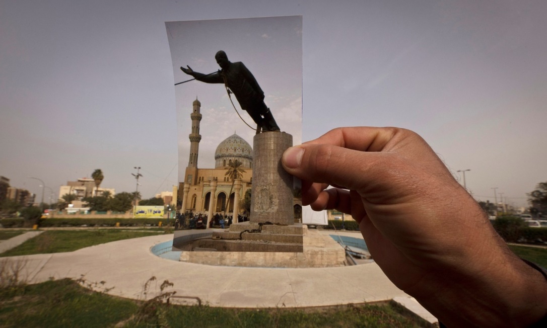 منظر عام لساحة الفردوس في موقع الصورة التي أخذها جيرو مديلاي لتمثال صدام حسين وهو يسحب من قبل القوات الأمريكية والعراقيين في 9 ‏نيسان 2003. تصوير: مايا الاريزو